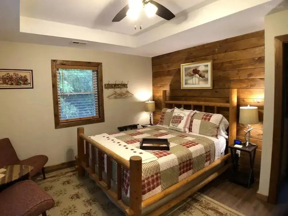 The Willow Double room (full double bed)