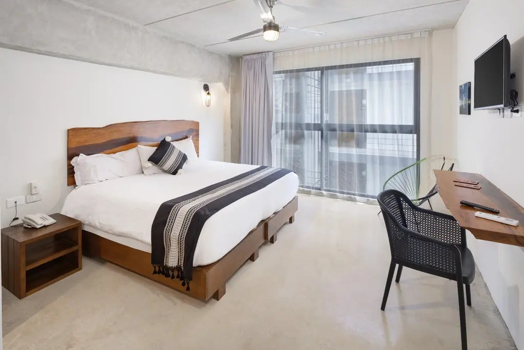 Deluxe Double room (full double bed)