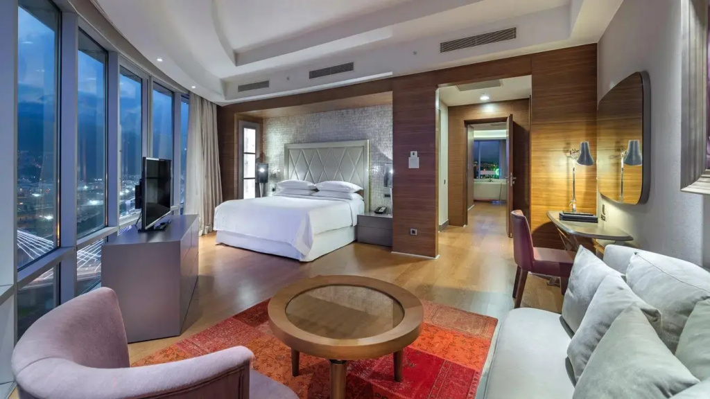 1 Bedroom Presidential Double Club Level Suite (full double bed)