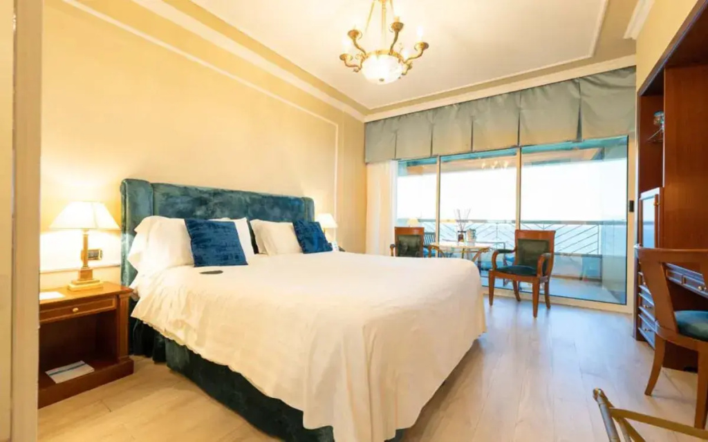 Grand Vista Deluxe Double room seafront (full double bed)