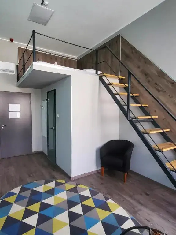 Standard Triple room with city view