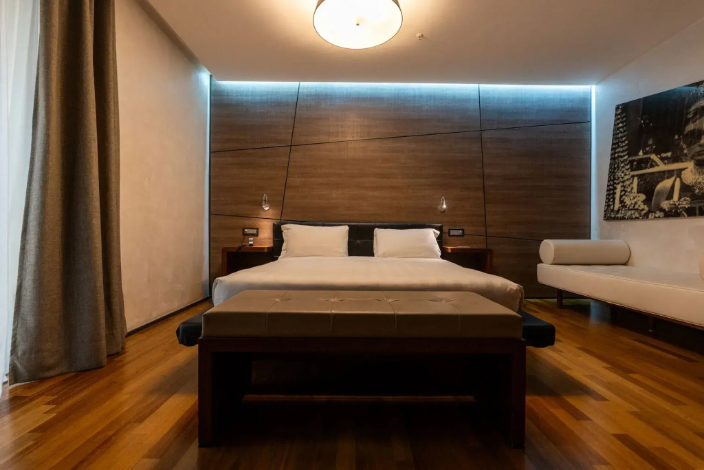 Deluxe Double room (full double bed)