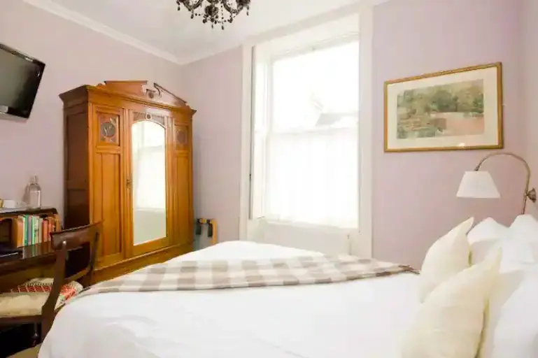 Traditional Cozy Small Double room (full double bed)