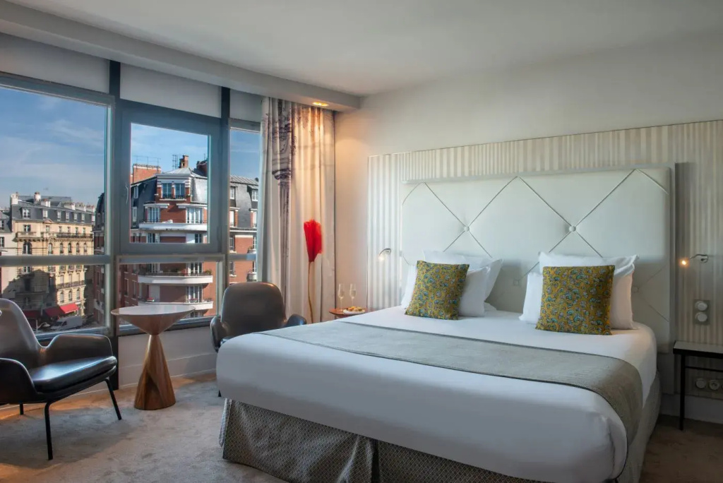 Privilege 5th and 6th Floor Double room with Eiffel Tower view (full double bed)