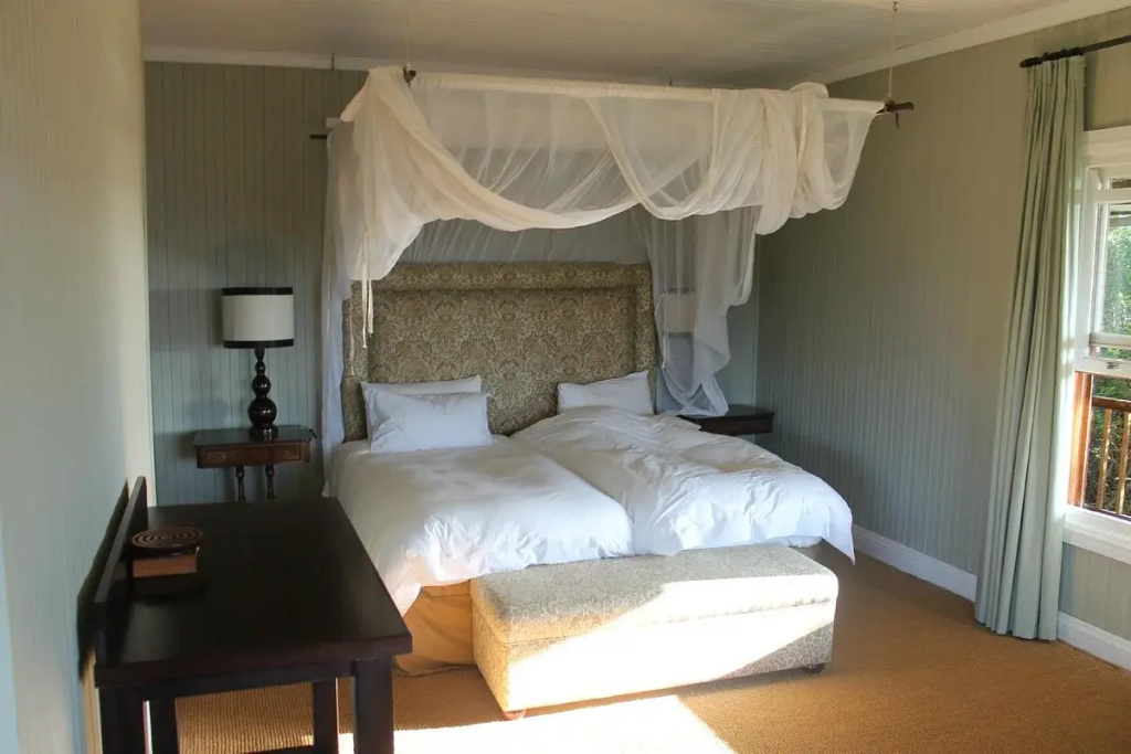 Superior Double room with balcony (full double bed)