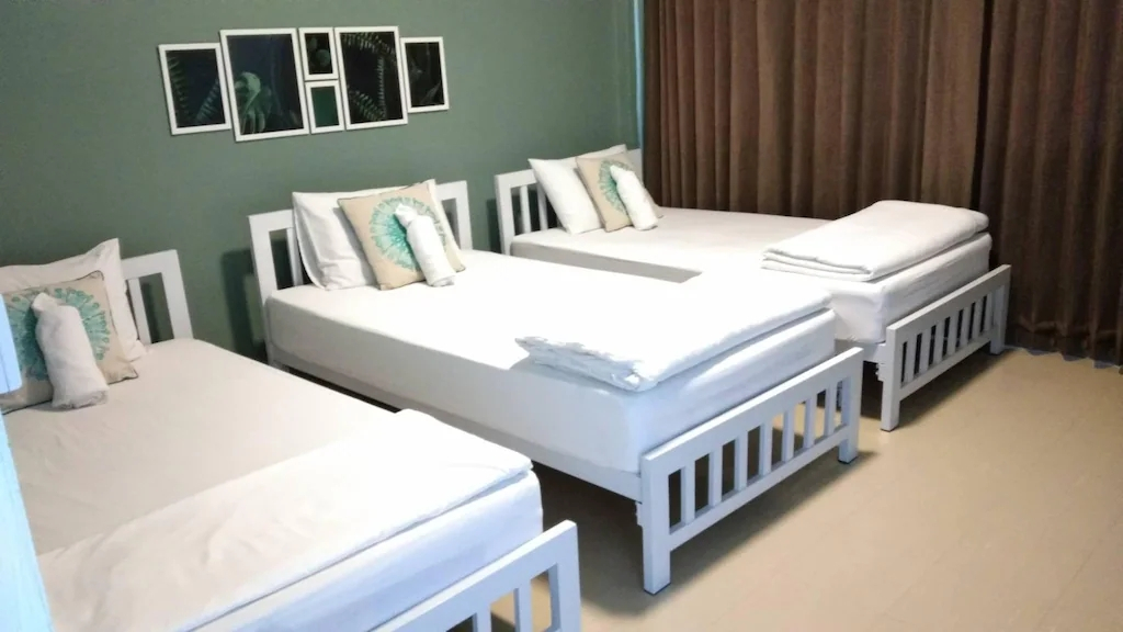 Трёхместный номер в Sleepcase Hostel