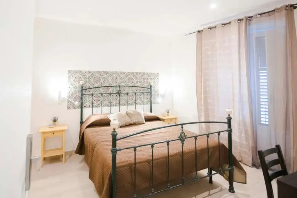 Vucciria Double room (full double bed)