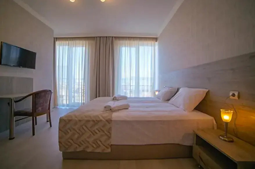 Large Double room (twin beds)