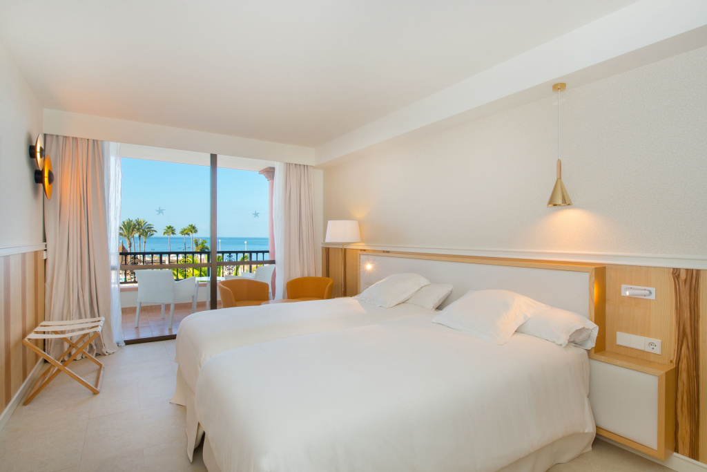 Double room with garden view (full double bed)