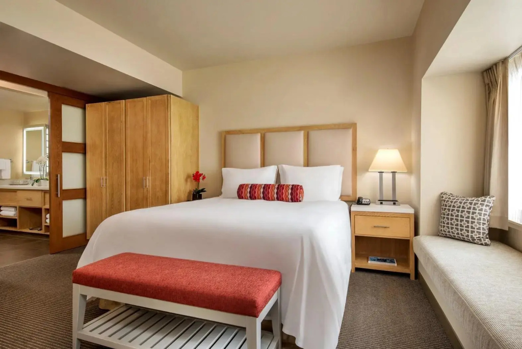 Deluxe Accessible Double room (full double bed)