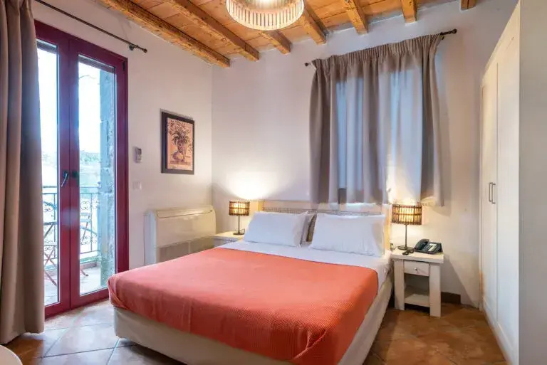 Double Lively Loft (full double bed)