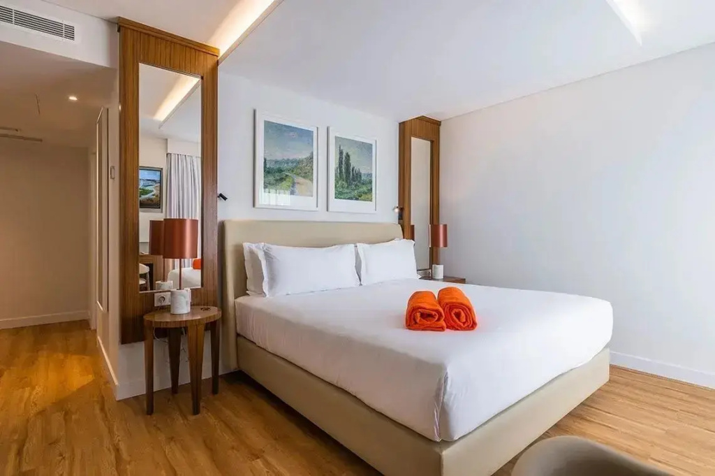 Double Junior Suite with pool view (full double bed)