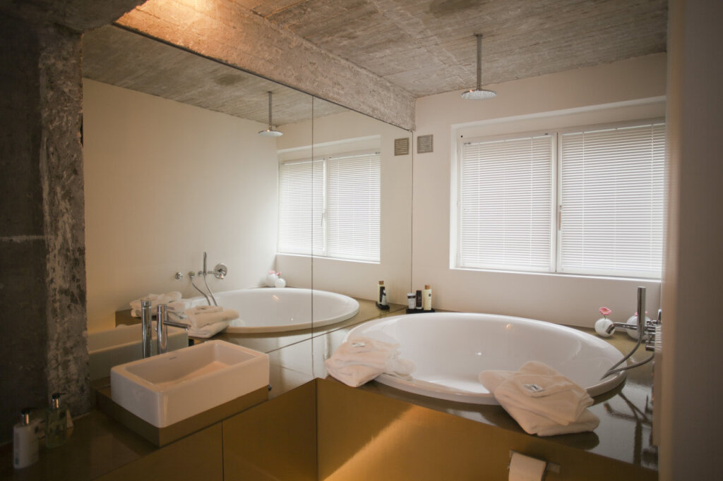 B&B Yellow Submarine by null
