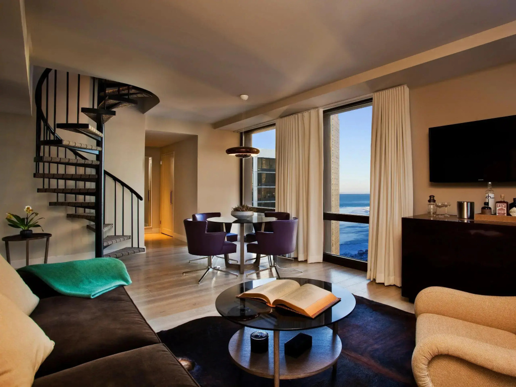Double Skyline Loft Suite (full double bed)