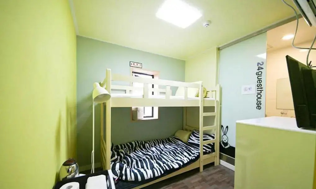 24 Guesthouse Sinchon by null