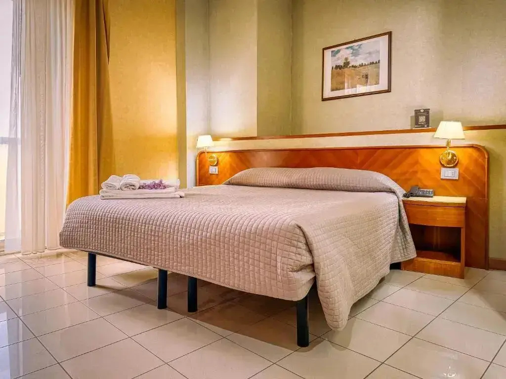 Double room (full double bed)