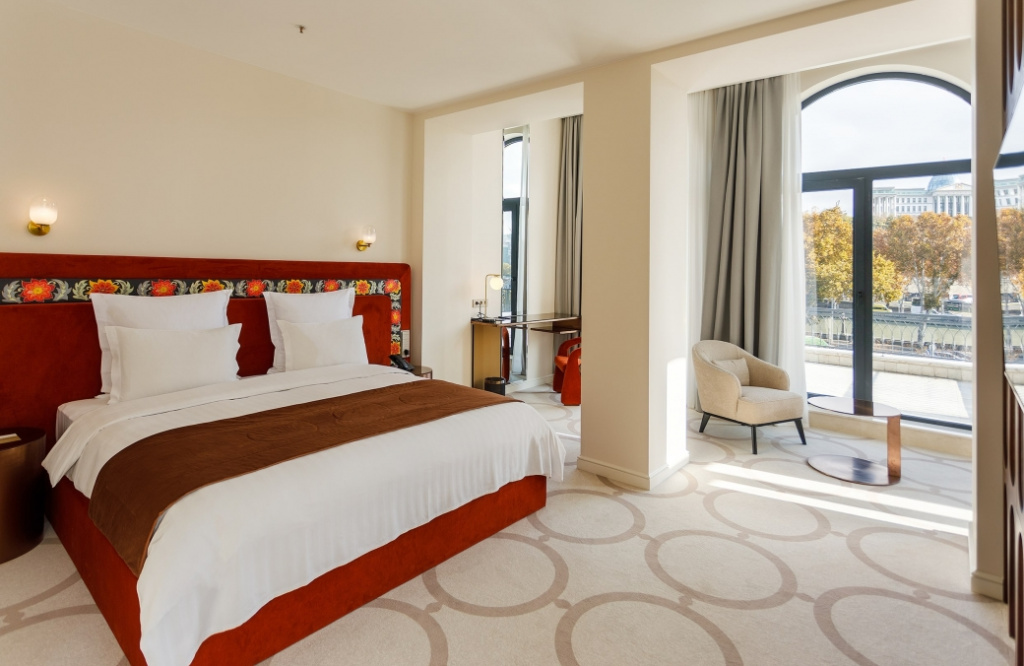 Corner Double Suite (full double bed)