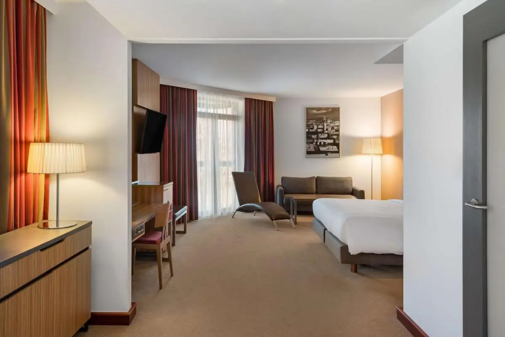 Double Junior Suite (full double bed) (king size bed)