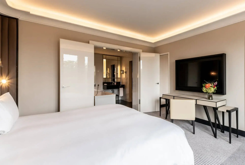 Prestige Double Suite full double bed