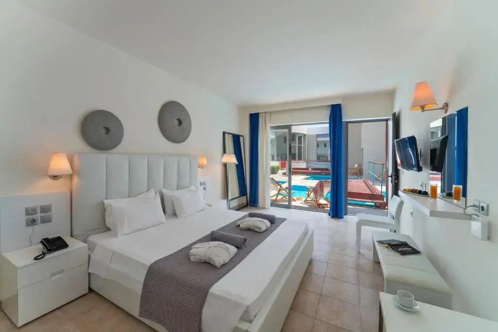 Superior Swim Up Double room (full double bed)