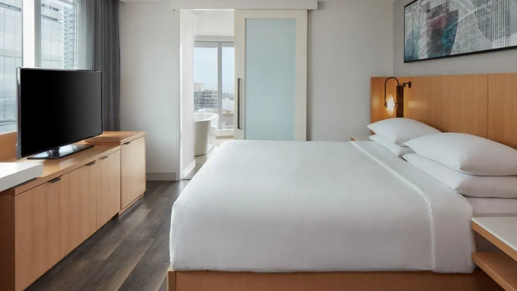 Deluxe Corner Double Guest room (full double bed)