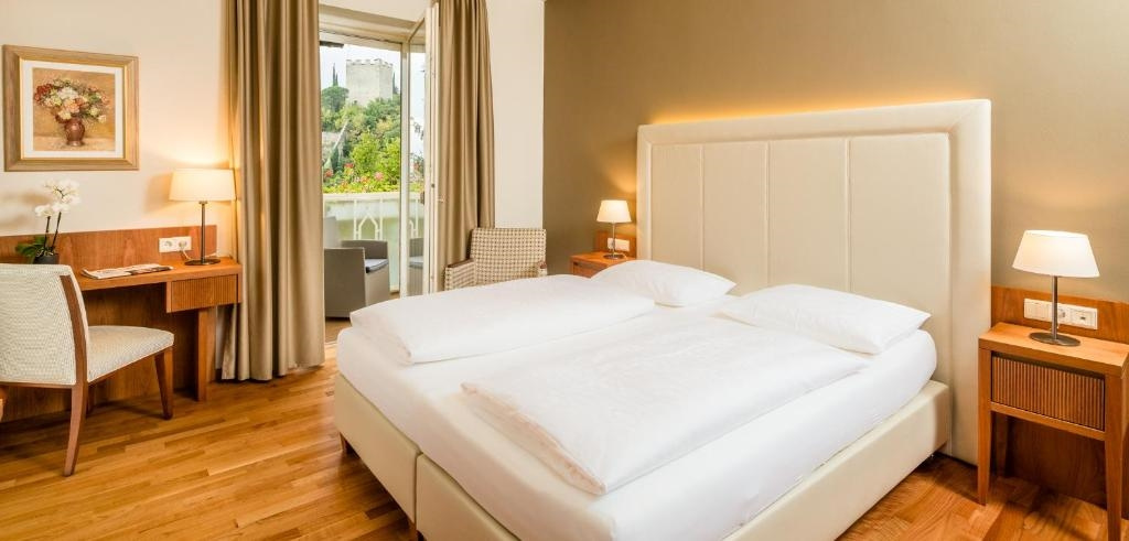 Located in the Dependance Palma - Panorama Double Suite (full double bed)