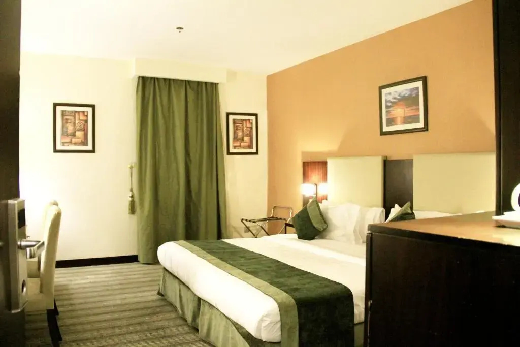 Deluxe Double room (full double bed)