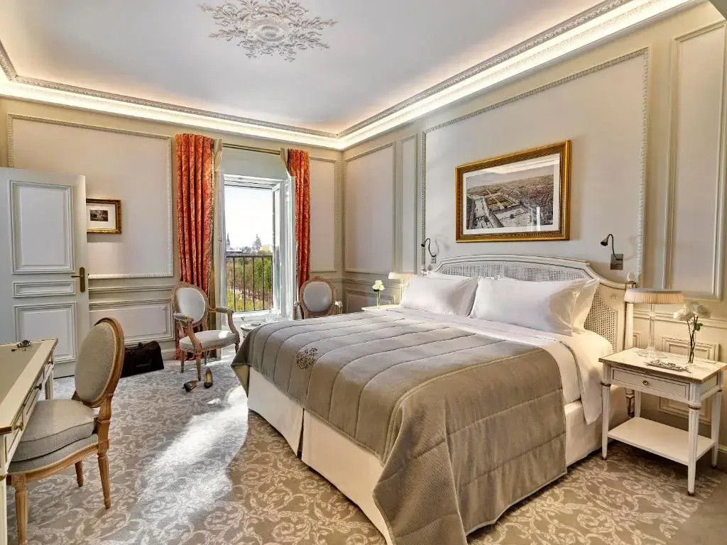 Executive Double Suite with park view (full double bed)