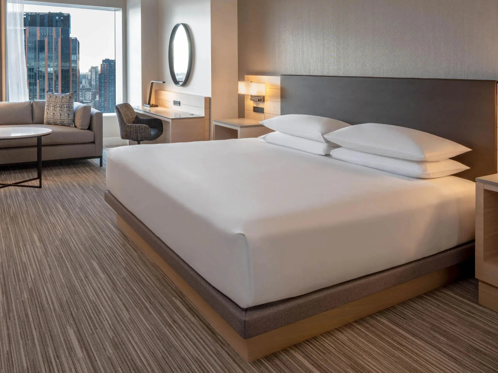 Corner Double room (full double bed)