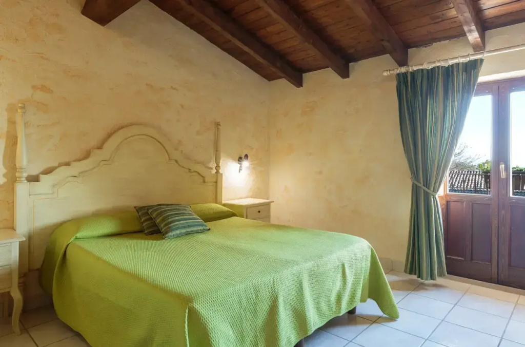Classic Double room (full double bed)