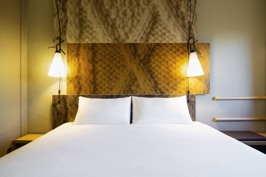 Premium Double room with canal view (full double bed)