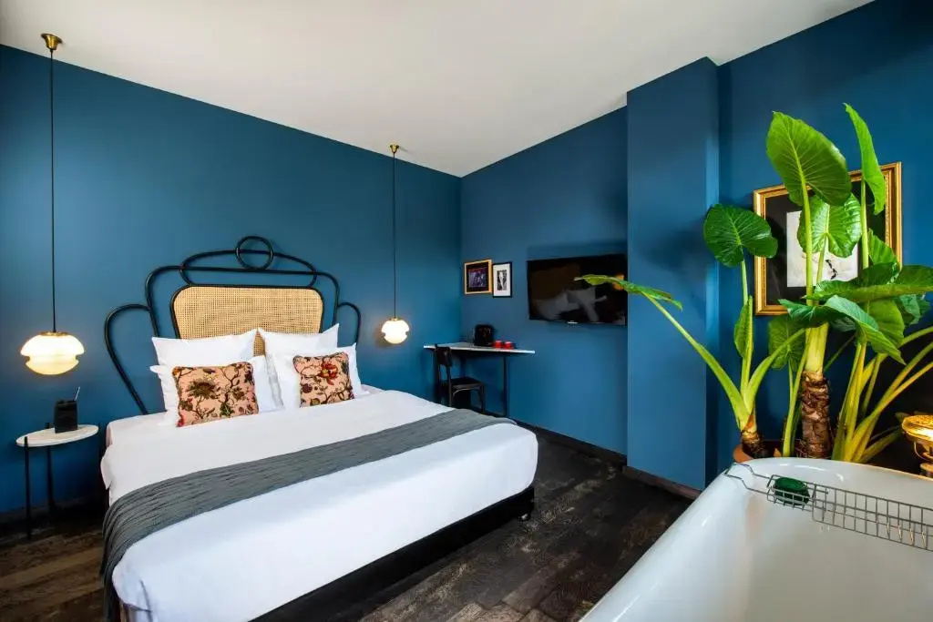 Suite with balcony