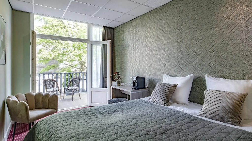 Double room with balcony (full double bed)