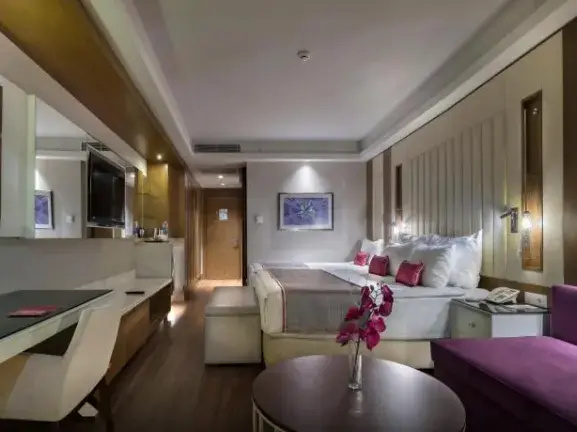 Superior Double room with side sea view (full double bed)