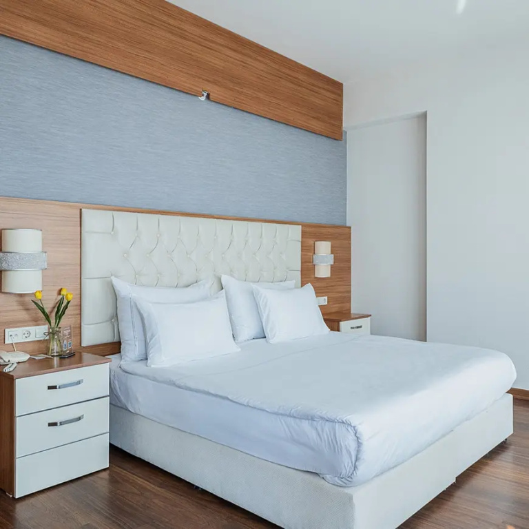 Corner Double Suite (full double bed)