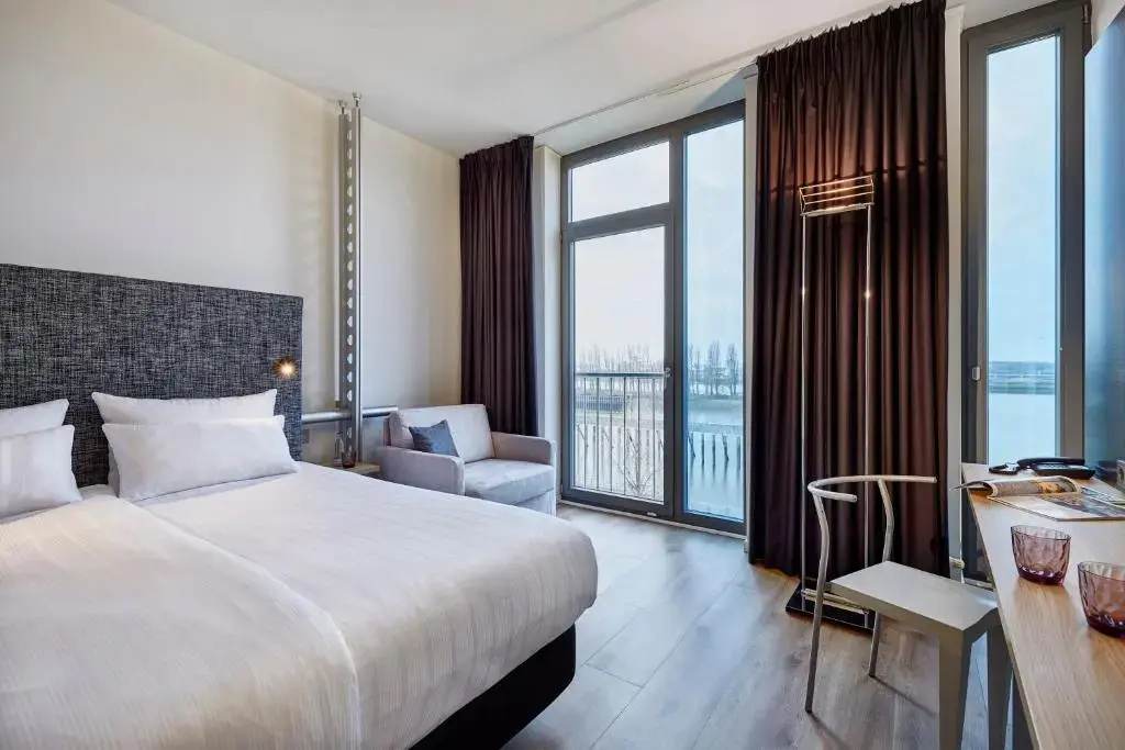 The Innside Double room with river view (full double bed)