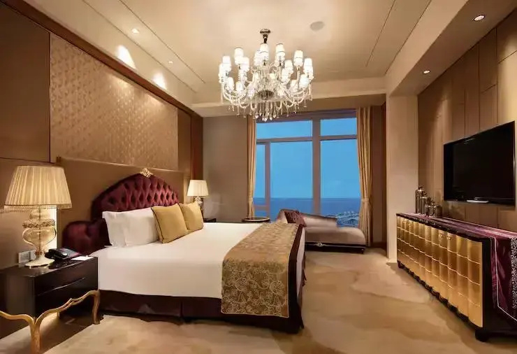 Presidential with Lounge Access Double Suite (full double bed)