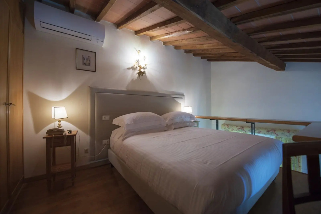Superior Double room (full double bed)