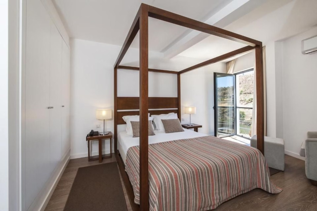 Double Suite (full double bed)