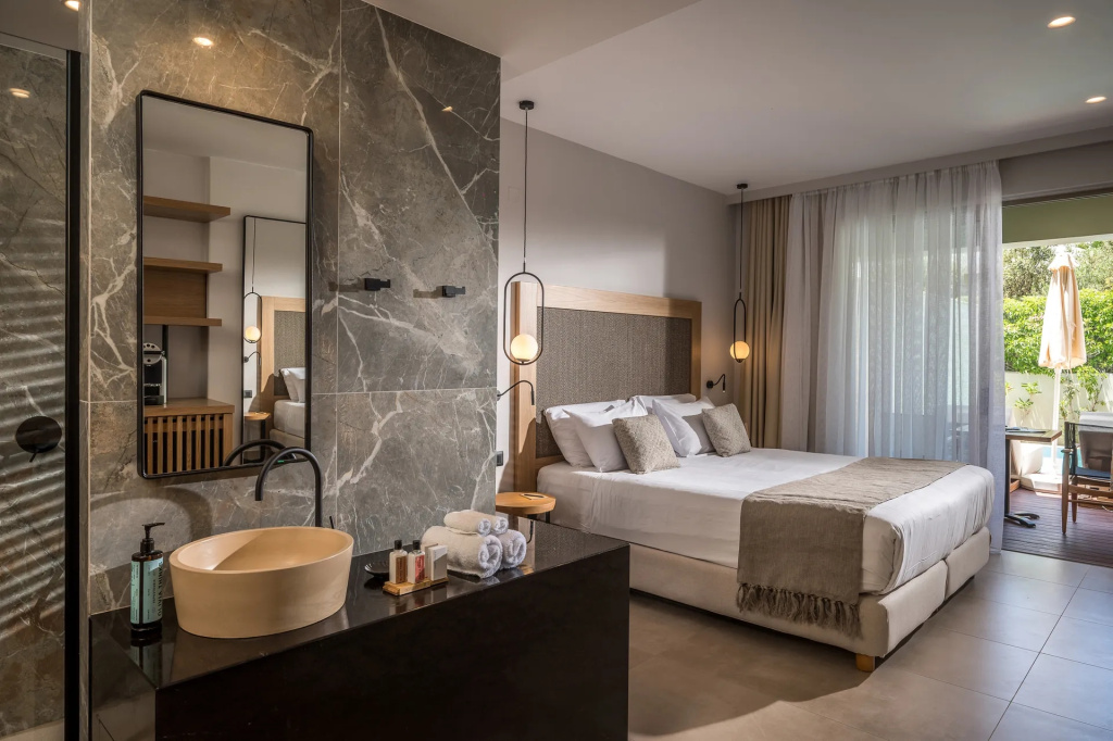 Private Pool Double Suite (full double bed)
