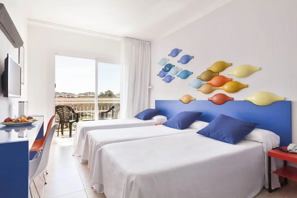 Standard Triple room