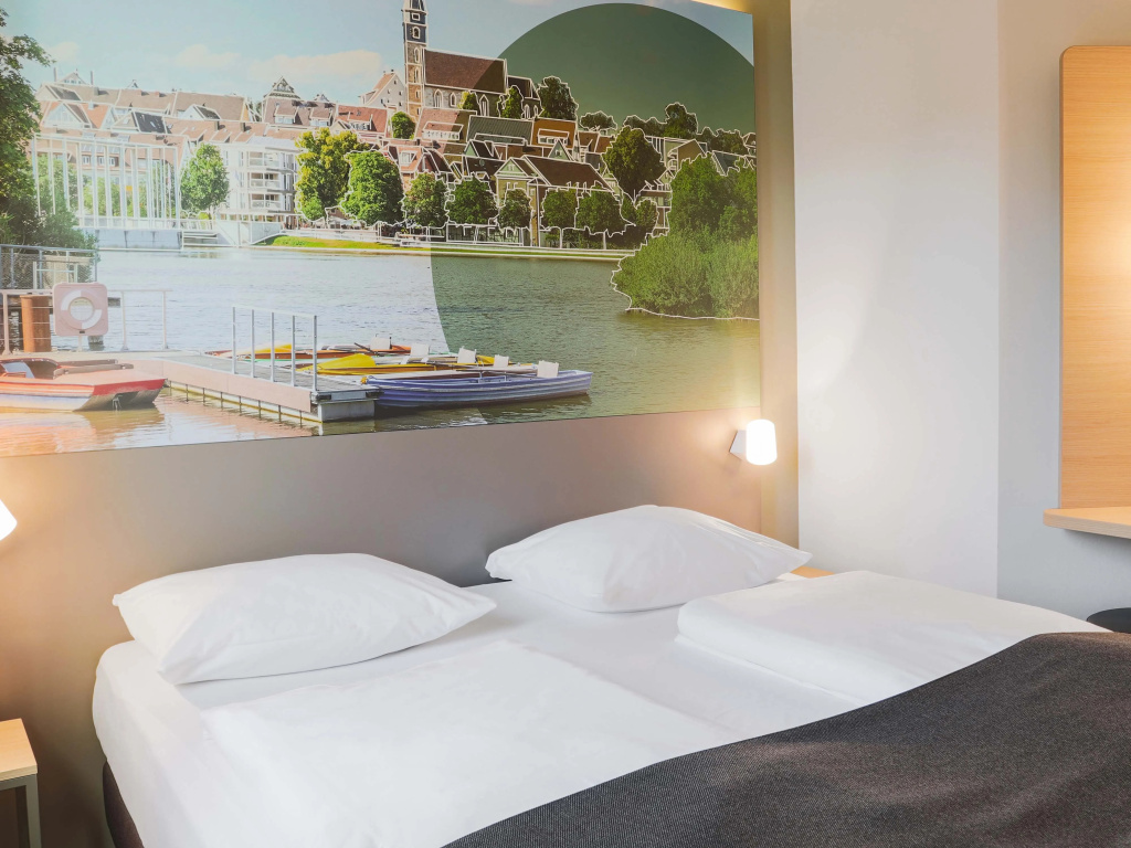 Double room (full double bed)