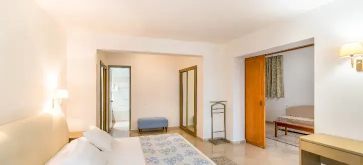 Double Suite with sea view (full double bed)