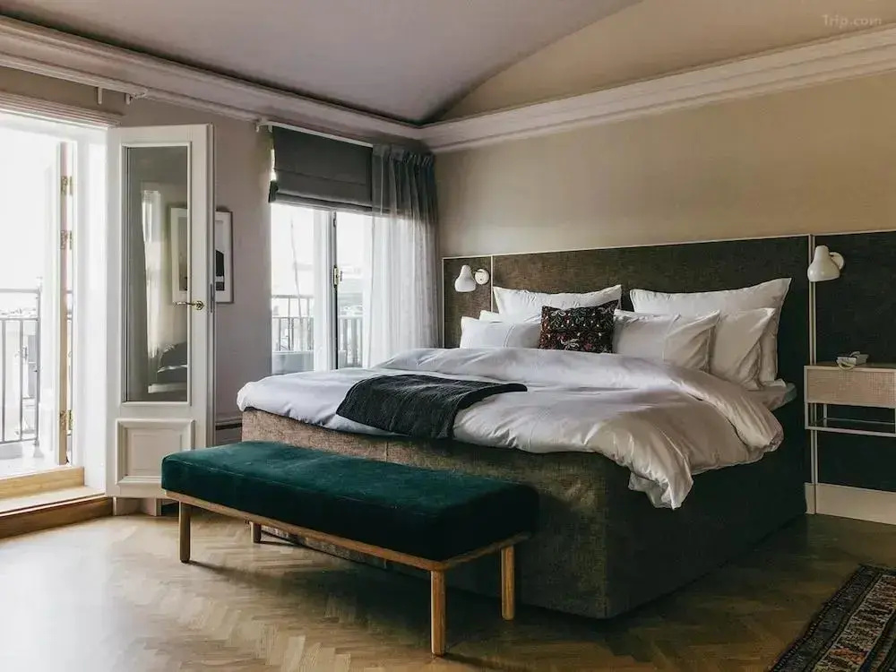 Coupole Double Suite (full double bed)