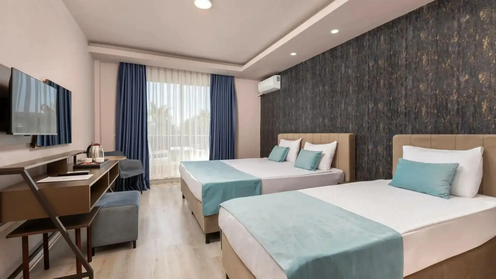 Standard Triple room