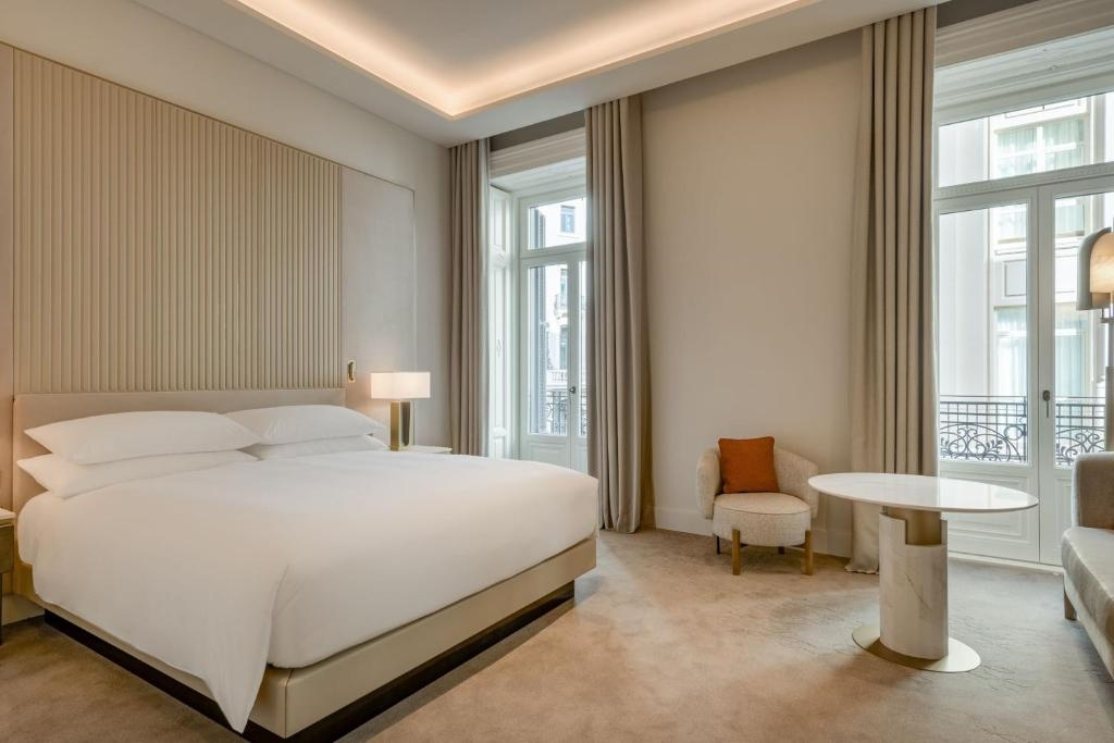 Premium Deluxe Double room with balcony and with city view (full double bed)
