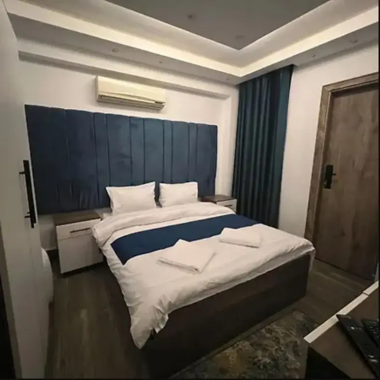Double room (full double bed)