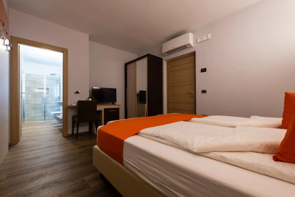 Double room with balcony (twin beds)