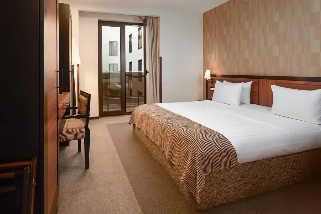 Standard Atrium View Single room