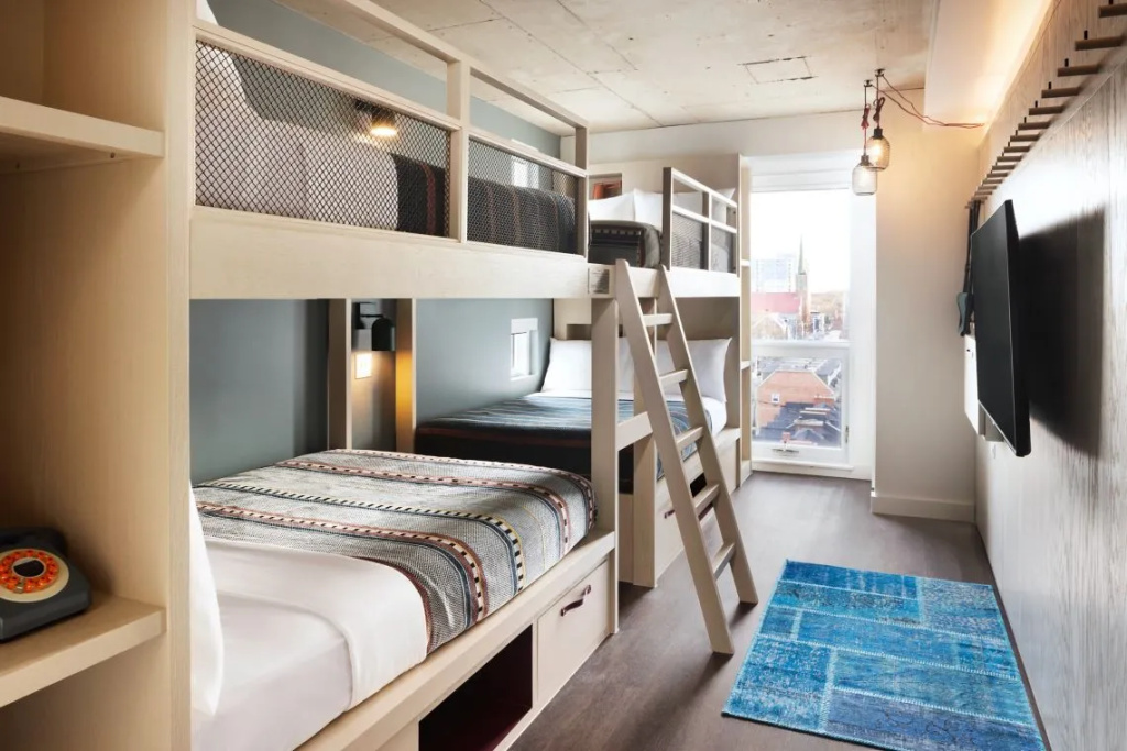 2 Sets of Bunk Beds Sleeps 8 room